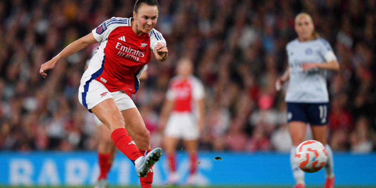 Arsenal Dominates - Foord Leads Against Leicester