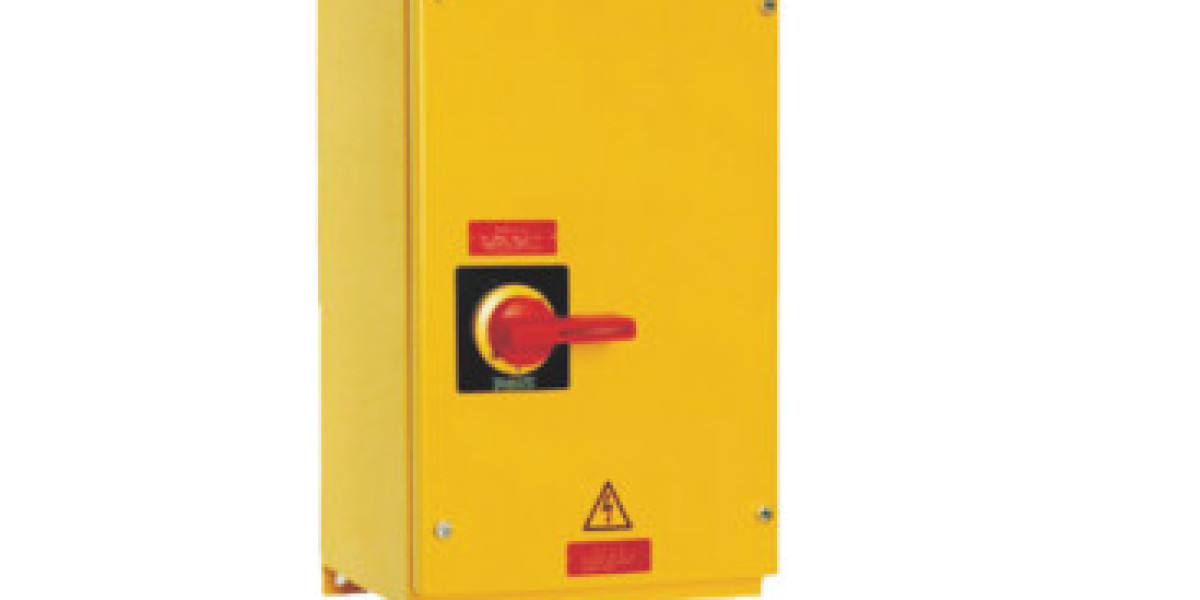 Maximize Solar Efficiency with Multi-Output Distribution Socket Boxes