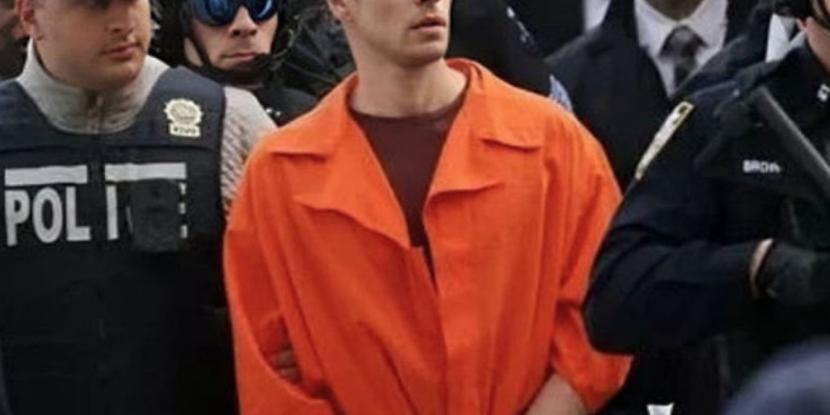 Steve Bannon: Influence, Strategy, and the Shaping of Modern Political Discourse