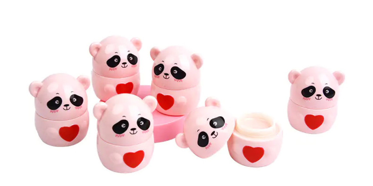 Using Long-Lasting Lip Gloss Across Different Occasions