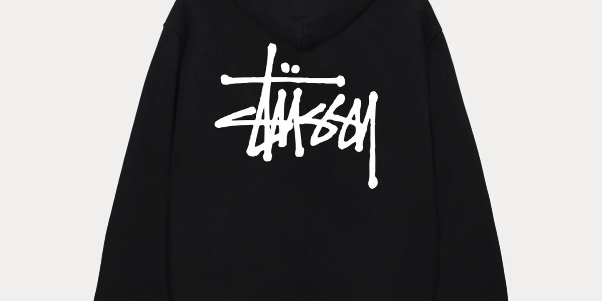 Πώς η Stüssy Έγινε Συνώνυμο της Νεανικής Κουλτούρας – Η Ιστορία της Μάρκας