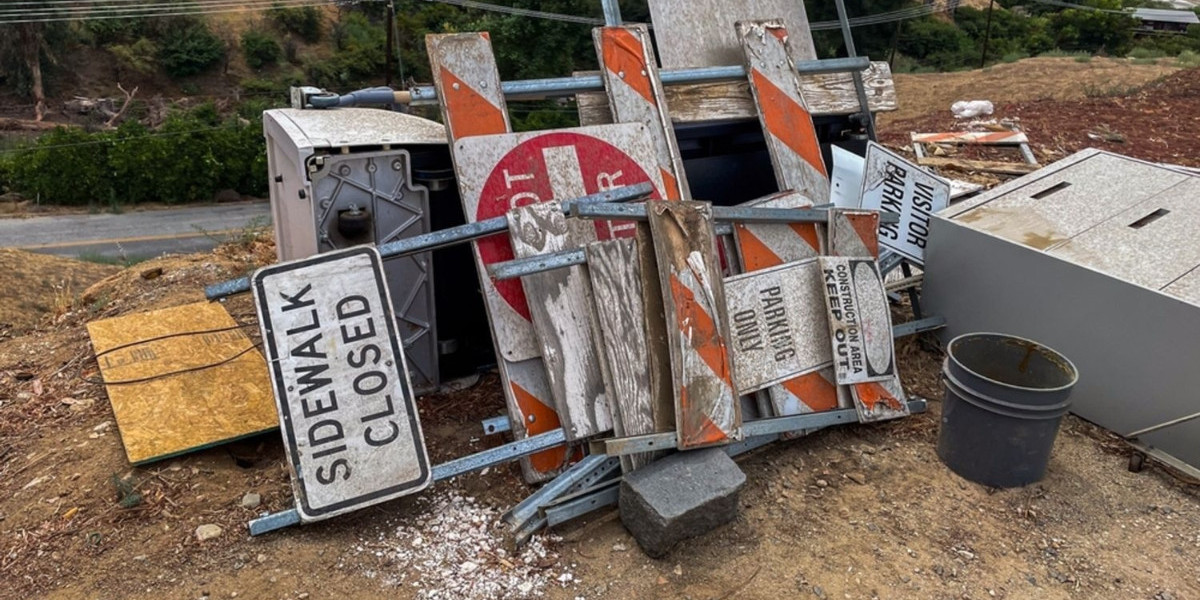 Strengthen Your Local Presence with High-Impact Yard Signs, Parking Lot Signs & Vehicle Wraps in South Charlotte