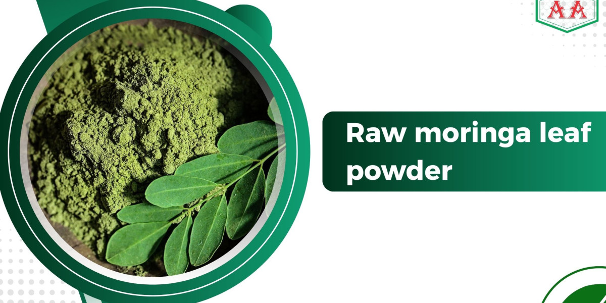 Raw Moringa Leaf Powder: A Natural Superfood Explained