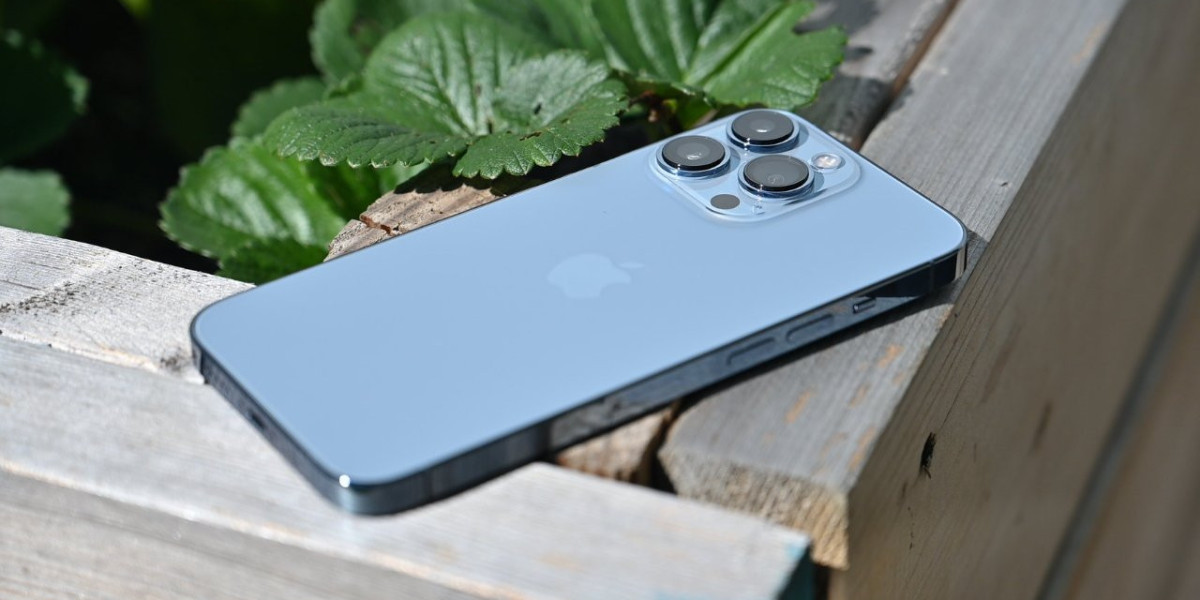 Maximize Performance With Premium Apple iPhone 13 Pro Max Shopping Gear