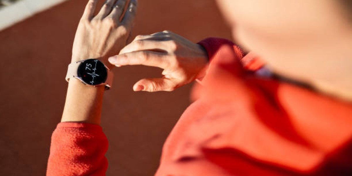 Women Watches in Pakistan: Elegant & Modern Designs