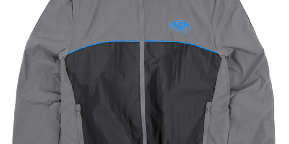 Syna World Hoodie – Essential Streetwear for the United Kingdom