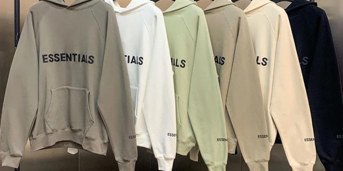 Essentials Hoodie Canada – Designed for Comfort in Changing Canadian Climates